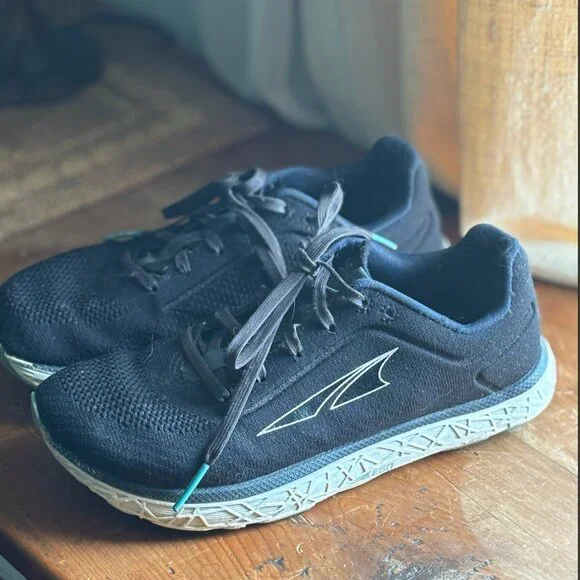 Altra Sneakers size 7/38 - Picture 1 of 4